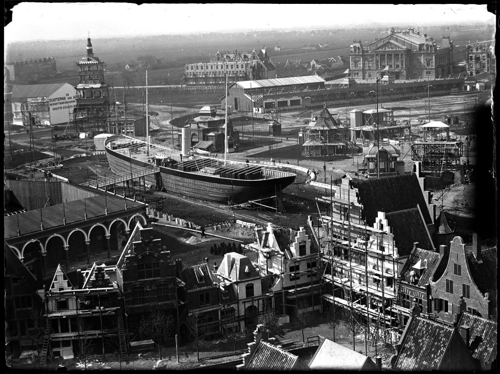 Opbouw van de Wereldtentoonstelling, Museumplein in Amsterdam, 1895
