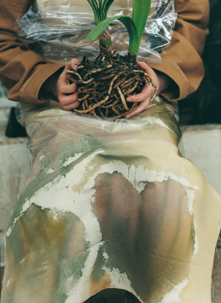 Apron by Margaret Häusler, styling by Jessica Hayes, Jardin des serres d'Auteuil, Paris