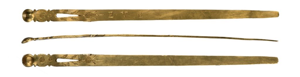 Gouden rijgnaald met oorlepeltje (1700), vervaardiger bekend, Fries Museum