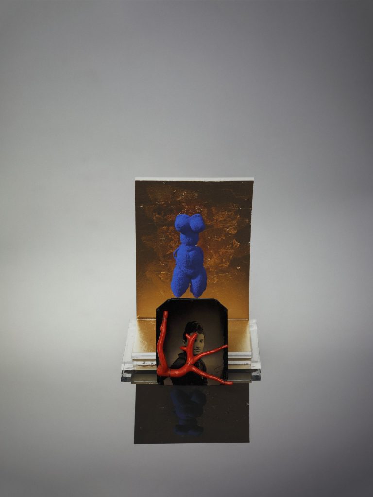Yves Klein, broche Petite Vénus Bleue (circa 1960) Collectie Stedelijk Museum ’s-Hertogenbosch
