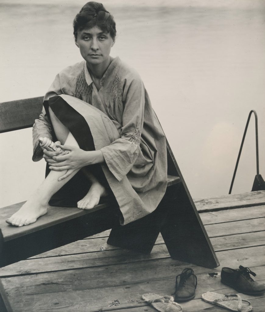 Alfred Stieglitz, Georgia O’Keeffe, 1918-1919, gelatin silver print, 22 × 18.9 cm, Georgia O’Keeffe Museum, Santa Fe