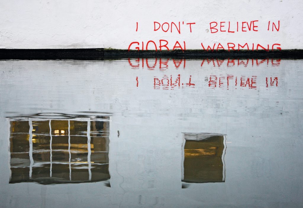 Banksy, I Don’t Believe in Global Warming, 2009, Londen