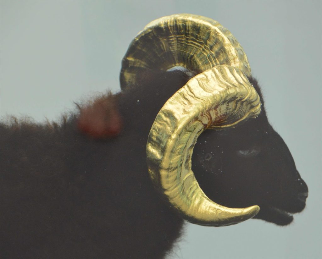 Damien Hirst, The Black Sheep with the Golden Horns, 2009