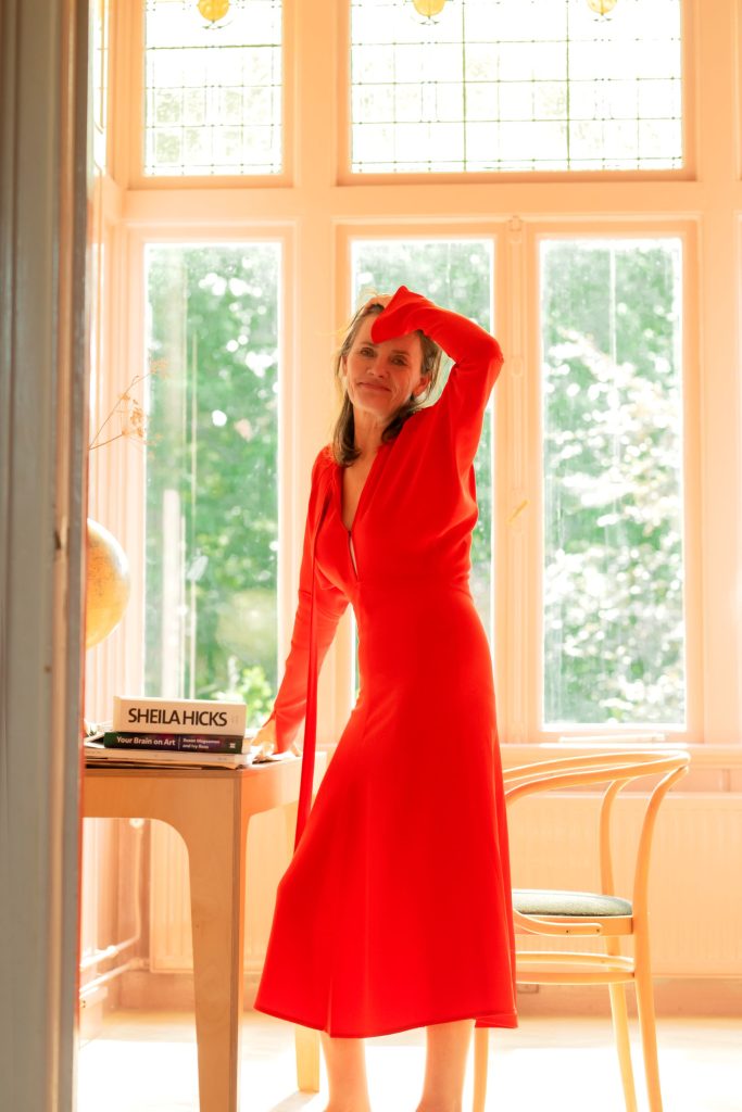 Nicole Ex in haar schrijfkamer, foto Sanja Marusic