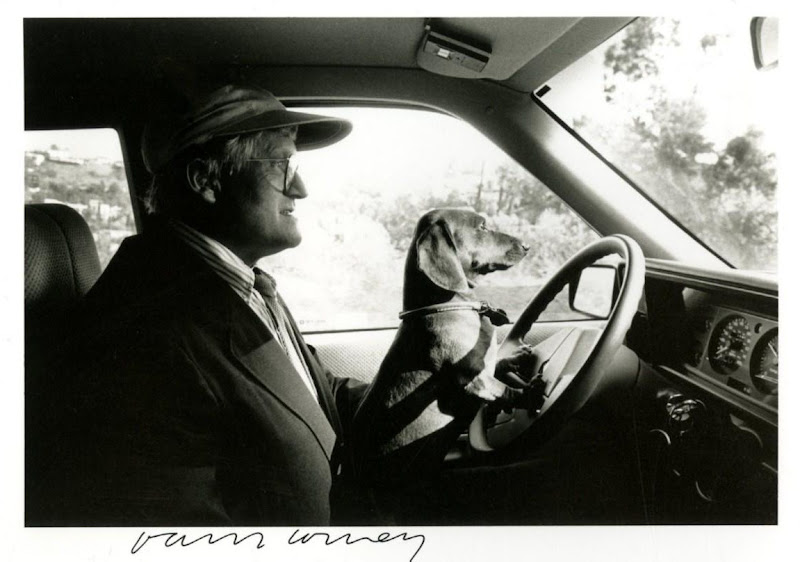 Ray Charles White, David Hockney en Stanley, Hollywood Hills, midden jaren 1980, Zilveren gelatinedruk 12,5 × 17,5 cm, collectie kunstenaar