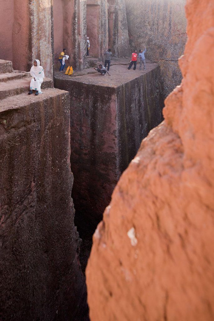 Uit de rotsen gehouwen kerk van Sint Joris, Lalibela, Ethiopië, 2021