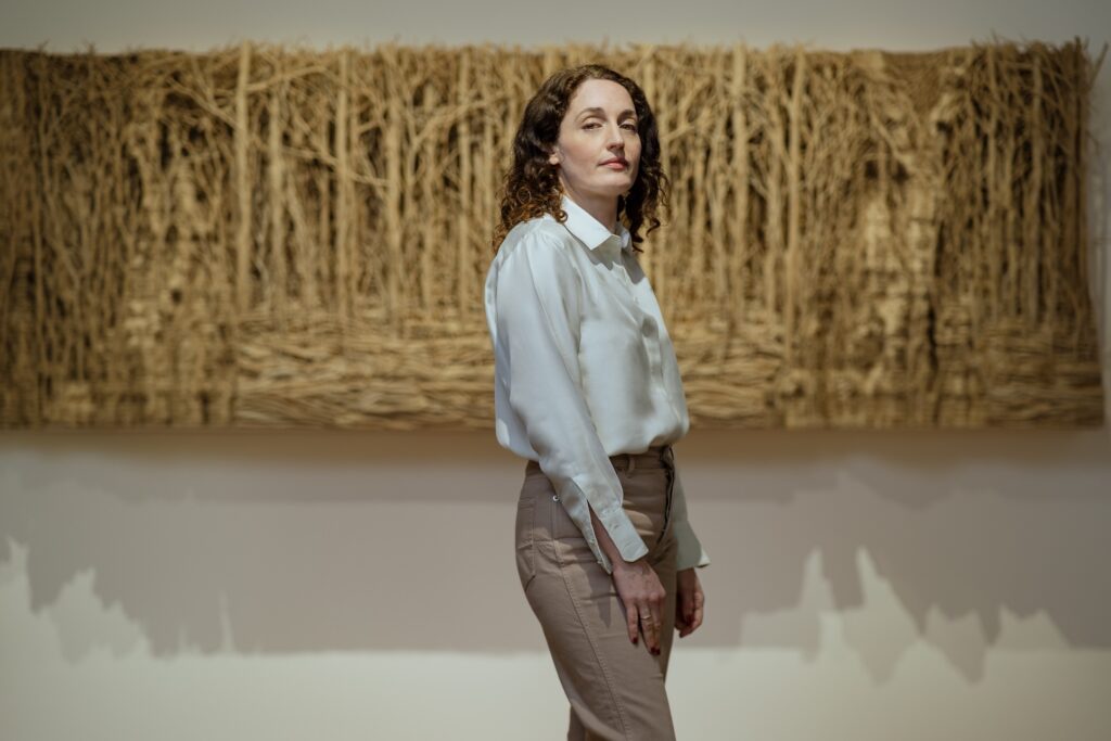 Eva Jospin, Kunstenaarsportret, 2023. 001, gefotografeerd door Alejandro Zaras | Met dank aan Mariane Ibrahim