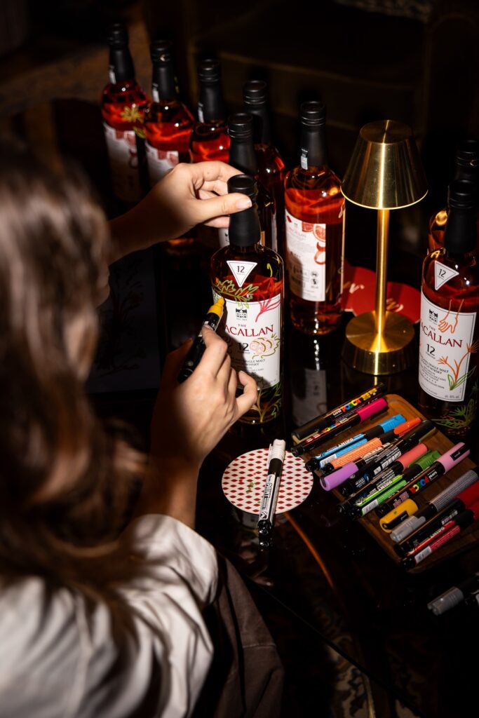 Kunstenaar Eva Lynen | foto: Ashkan Mortezapour