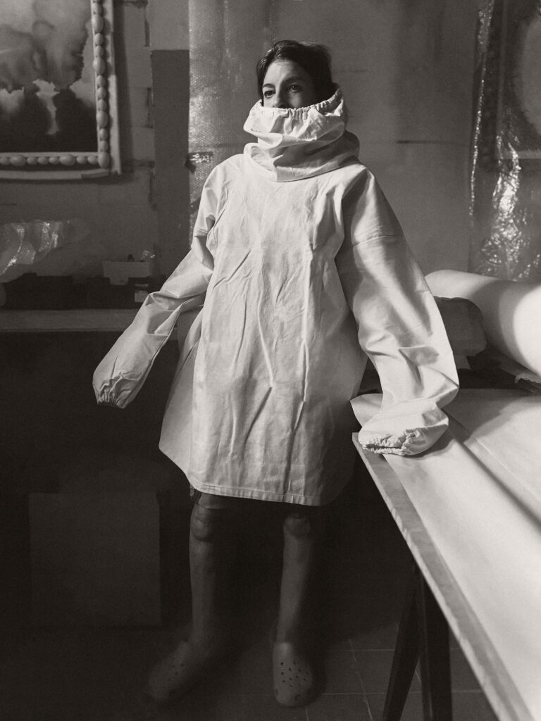 Maria Roosen in haar studio, 2025 | foto: Paul Kooiker