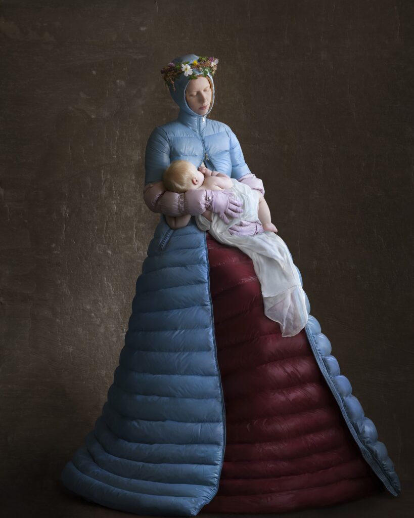 Suzanne Jongmans, Valentino Blue, 2018, foto, collectie Suzanne Jongmans / Galerie Wilms, Venlo (in opdracht van Moncler en Valentino)