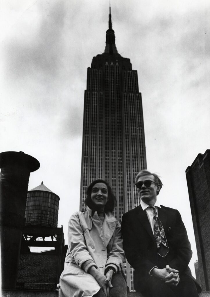 David McCabe, Andy Warhol and Marisol with the Empire State Building, 1965, The Andy Warhol Museum, Pittsburgh | contribution The Andy Warhol Foundation for the Visual Arts, Inc., © foto: David McCabe