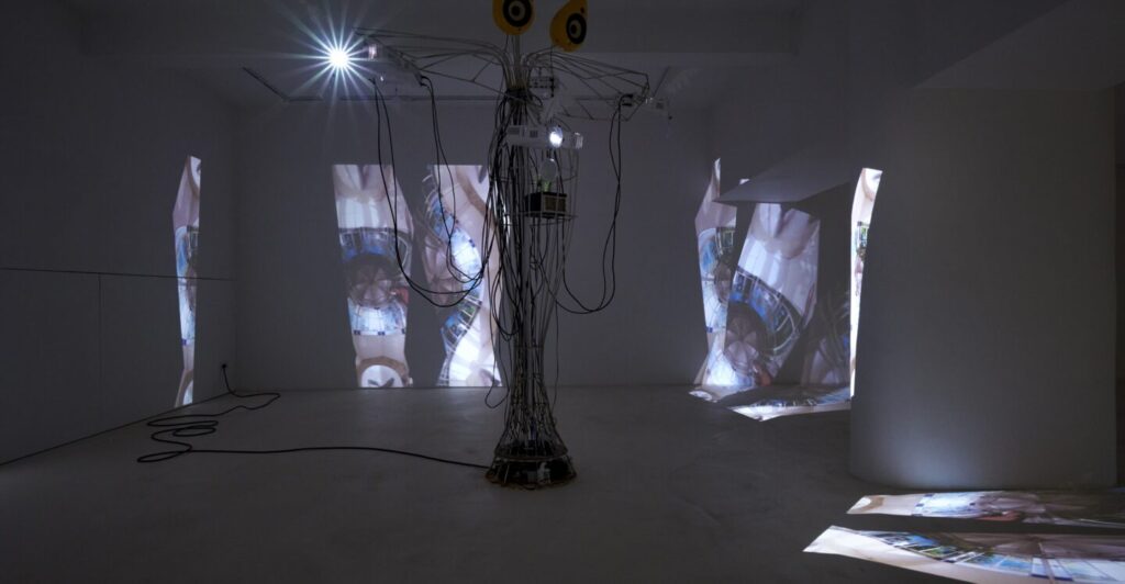Raphaela Vogel “Ab jetzt wird durchgeblüht: Music for Anreiner of Airports”, 2025. Foto door JUBG, Keulen.