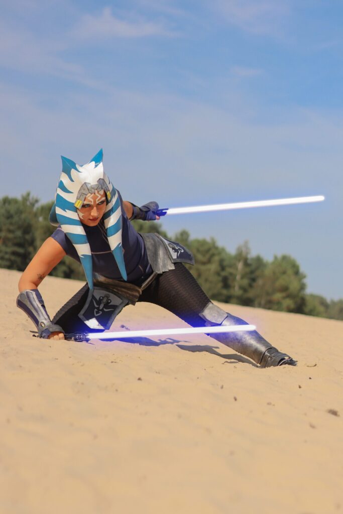 Zelfportret van Lotus (@moon.flower.cos) in een zelfgemaakt kostuum als Ahsoka uit Star Wars.