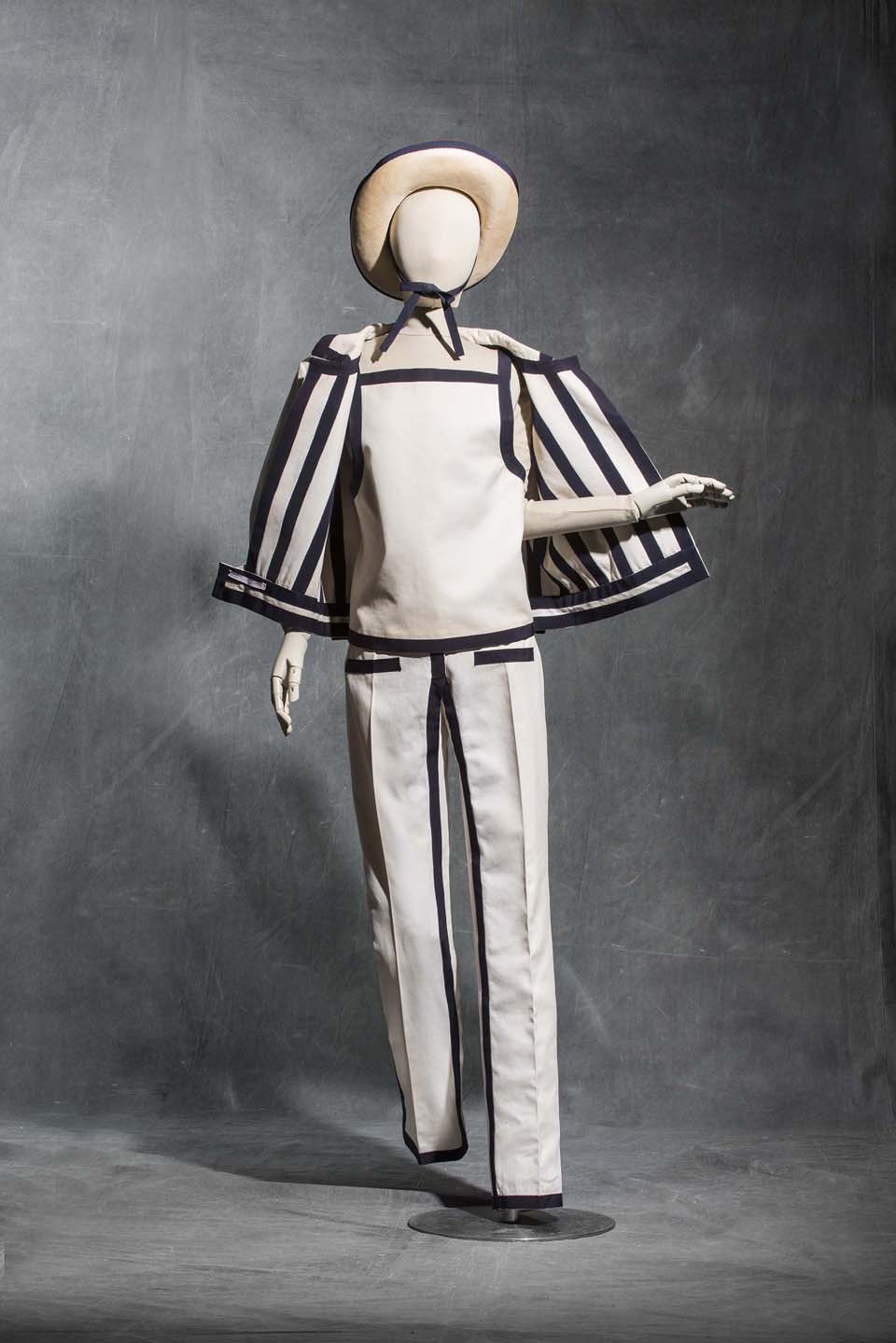 André Courrèges, trouser ensemble, Haute couture spring-summer 1965 Wool and cotton twill Collection UFAC © Les Arts Décoratifs, Paris Foto: Jean Tholance 