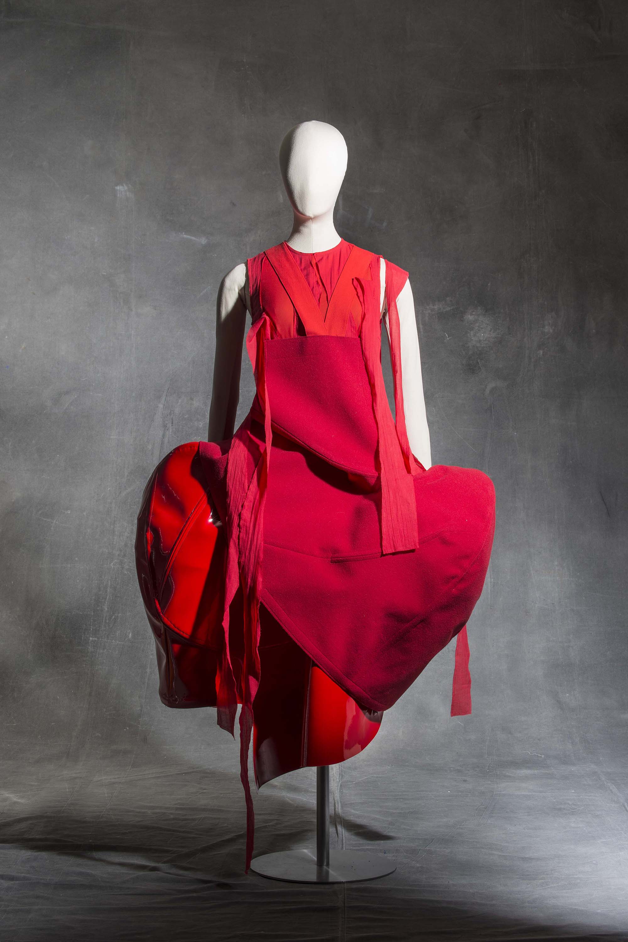 Comme des Garçons, Robe, printemps-été 2015 Collection Mode et Textile © Les Arts Décoratifs, Paris / photo : Jean Tholance 