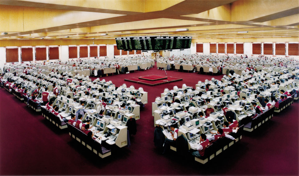 Andreas Gursky, Hong Kong Stock Exchange, Diptychon (1994) SFMOMA