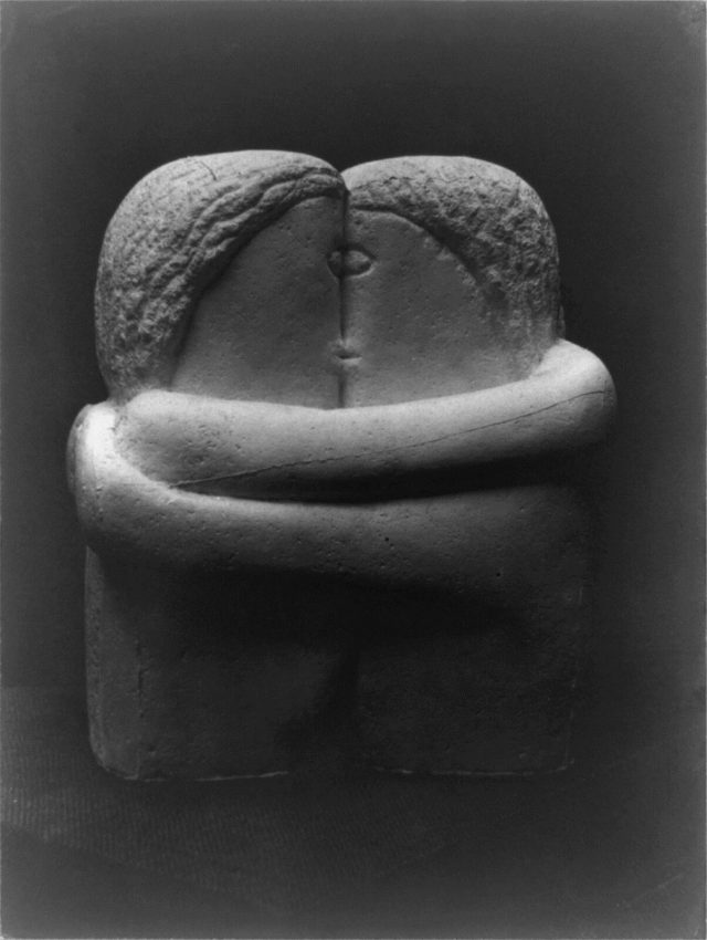 Constantin Brancusi, The Kiss, 1907-1908, Raymond and Paysy Nasher collection, Nasher sculpture Center, Dallas, Texas
